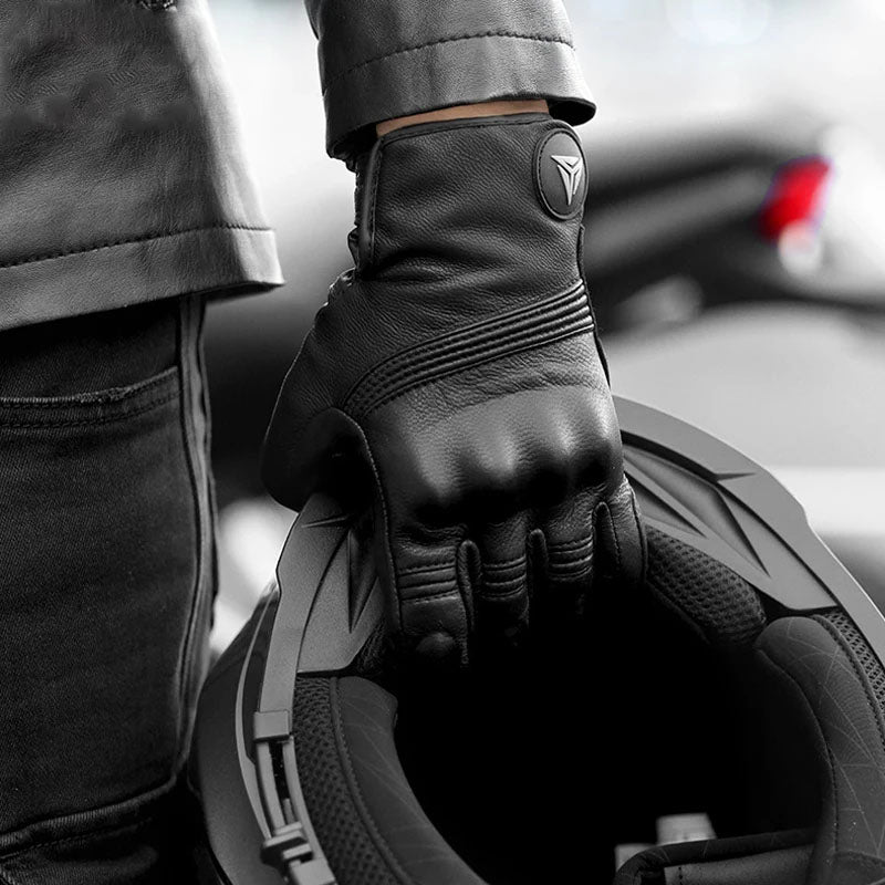 VeloGuard Leather Motorcycle Gloves, Touchscreen Compatible, Warm and Durable | Skuggor