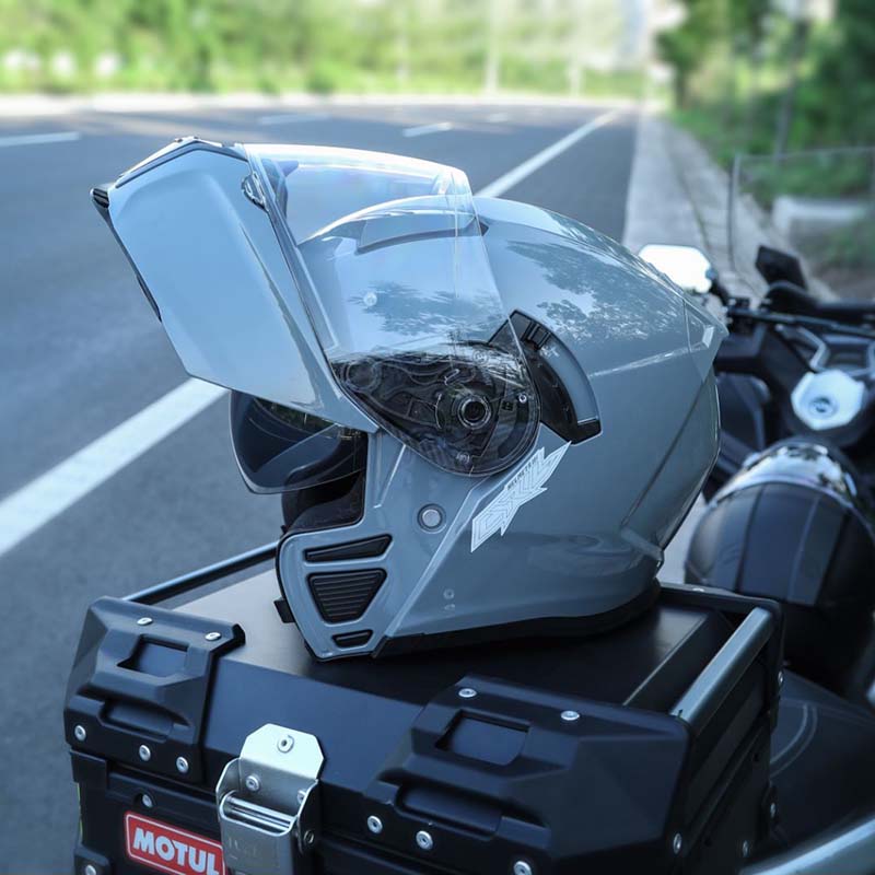 Skuggor Dual Visor Modular Flip-Up Helmet With DOT And ECE Certification