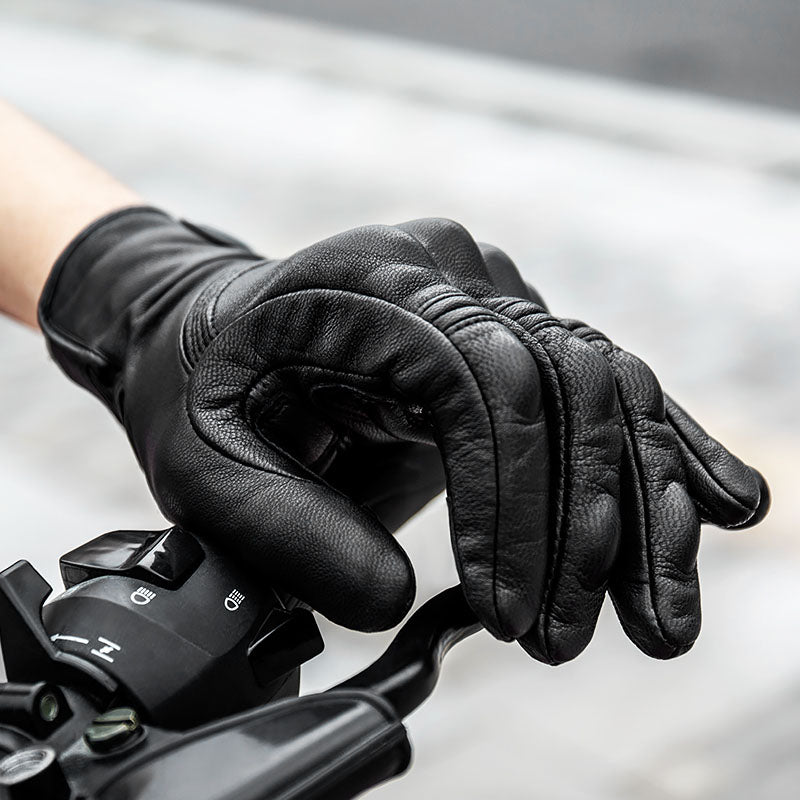 VeloGuard Leather Motorcycle Gloves, Touchscreen Compatible, Warm and Durable | Skuggor