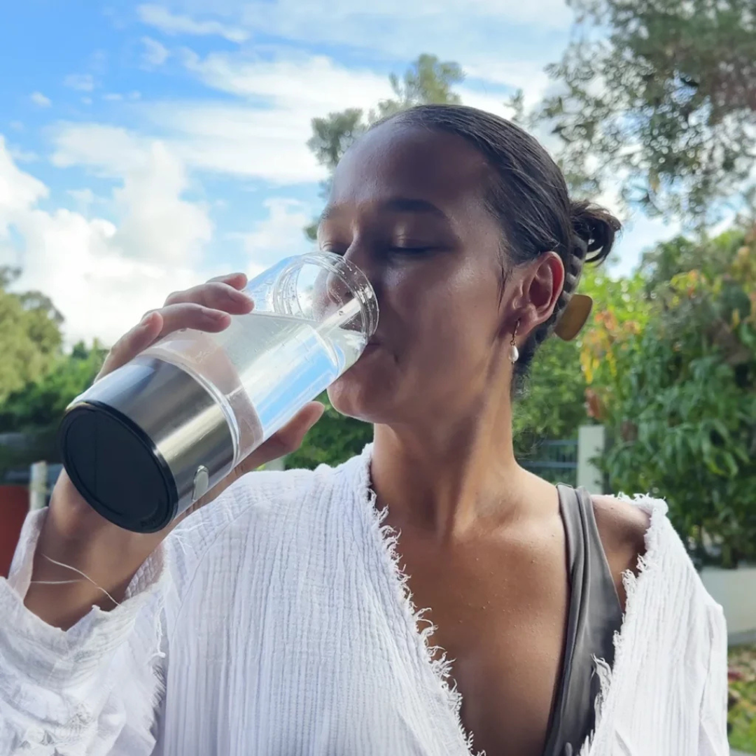 Skuggor Innovative Hydrogen Water Bottle With HydroPulse Generator