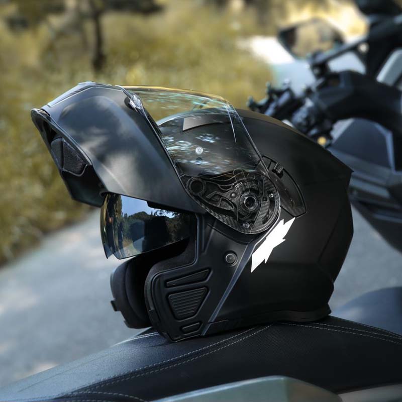 Skuggor Dual Visor Modular Flip-Up Helmet With DOT And ECE Certification